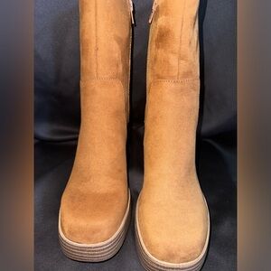 Kohl’s platform boots size9